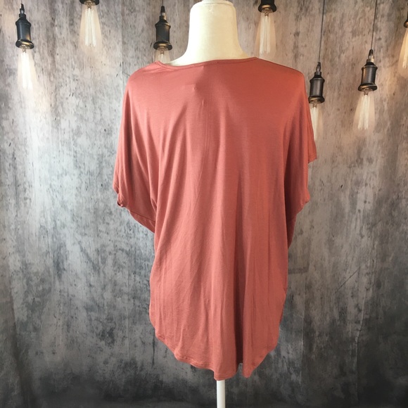 ❗️Sale ❗️Casual Knotted Tee - Picture 4 of 6